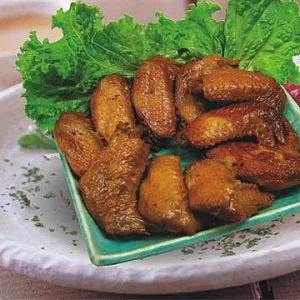 《鴨董香燻滷味》雞翅