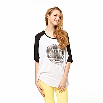 【CACO】SMILEY．授權款．笑臉格紋拉克蘭五分袖T(女)FREE白