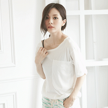 ROSE。獨特氣質純色單口袋五分袖T恤上衣 白系