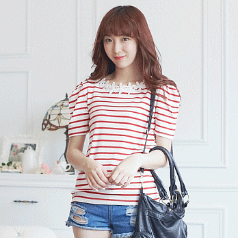 ROSE。甜美感橫條花朵領上衣 紅系