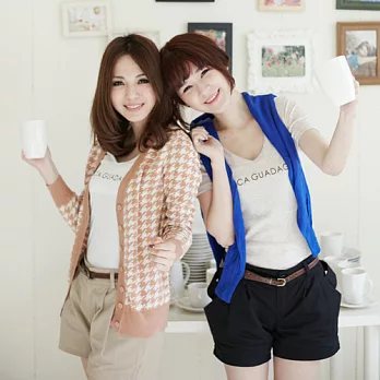 ROSE。純色小v領T恤 粉系