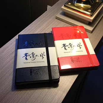 【臺大出版中心 NTU PRESS x MOLESKINE】校名刻印限量筆記本。口袋硬殼型。黑