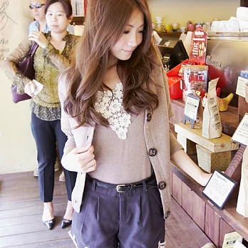 ROSE。法蘭花漾蕾絲領上衣 可可系