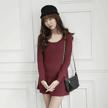 ROSE。細絨圓領短洋裝 酒紅系