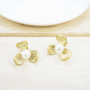 【PinkyPinky Boutique】氣質珍珠花朵金色耳環(金色)
