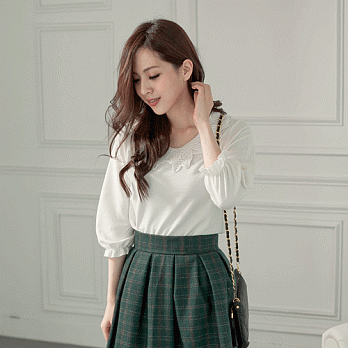 【韓國連線】。韓國製 蕾絲領波紋上衣 米白系