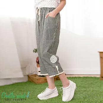 【Gentle wind 輕輕.吹】勾花貼布格紋反摺褲-FREEFREE黑