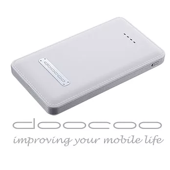 doocoo iPelt 9000+ 智慧行動電源 (支援快速充放電)白色