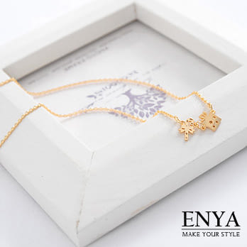 Enya§