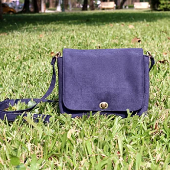 Chez。郵差背背 深邃藍