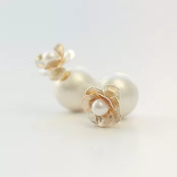 AmaZing 韓風小飾品-珍珠立體花朵雙面耳釘 (2色可選)白色