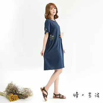 【慢。生活】精繡小花棉麻連身裙(2色)-F　FREE藍