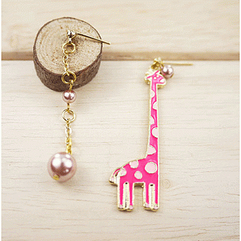 【PinkyPinky Boutique】可愛粉紅長頸鹿不對稱耳環(粉紅色)