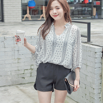 ROSE。時尚印象弧開叉短褲 黑系