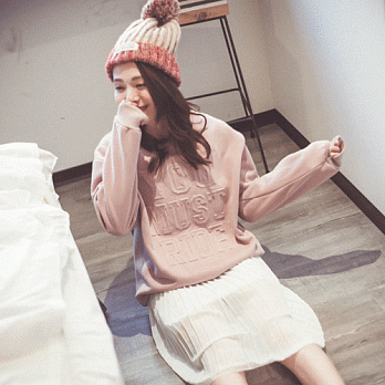 ROSE。立體字刷毛上衣 粉系