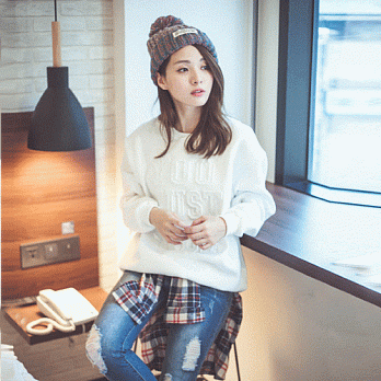 ROSE。立體字刷毛上衣 白系