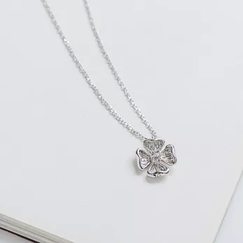 Sandra珊卓拉-綻放花開鎖骨鍊銀