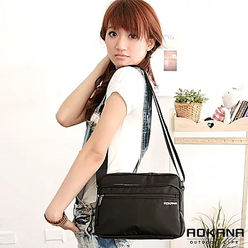 AOKANA奧卡納 MIT台灣製造 輕量簡約防潑水多隔層橫式側背包 (時尚黑) 02-020