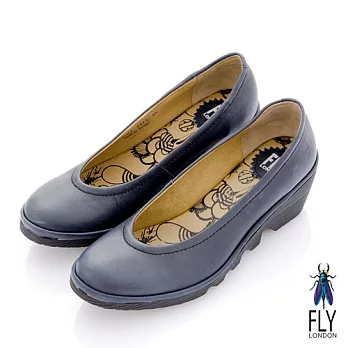 Fly London(女)★圓頭娃娃 皮面黑膠小坡跟空姐鞋 - 39藍灰
