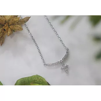 【UH】OBBA -微笑十字水鑽項鍊 (兩色可選)-銀色