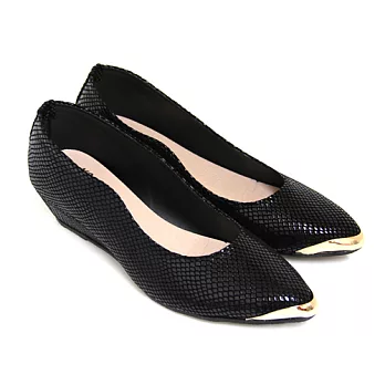 【Pretty】輕熟魅力金屬尖頭楔型坡跟鞋23黑花