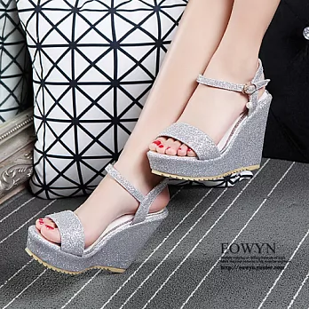 EOWYN．歐美潮流一字寬版釦環亮片坡跟厚底楔型高跟涼鞋EMD04677-68/4色/34-39碼現貨+預購34銀色