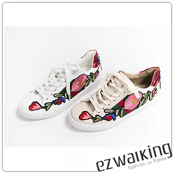 ezwalking{韓國女鞋}花卉蝴蝶結刺繡運動鞋-2色白、杏