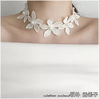 『坂井.亞希子』小清新風格蕾絲珍珠花朵拼接頸鍊 -白色