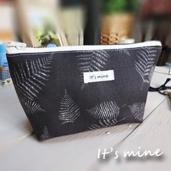It’s mine 寬底筆袋包系列-鳳尾草-黑