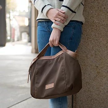 【LaPoche Secrete 真皮包包】輕盈時尚-牛皮MIX尼龍吊牌包HS-1951-摩卡咖