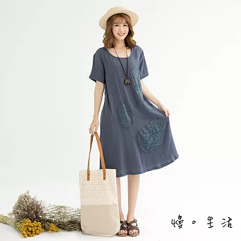 【慢。生活】貼花刺繡棉麻連身裙(2色)-F FREE藍