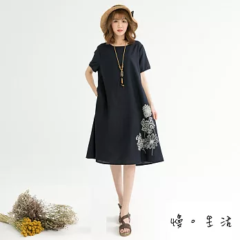 【慢。生活】側繡花棉麻連身裙(2色)-F FREE藍
