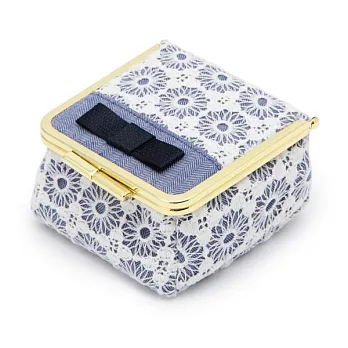 【Afternoon Tea】蕾絲花緞珠扣立體化妝包 海軍藍