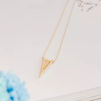 Sandra珊卓拉-個性勝利三角鎖骨鍊金色