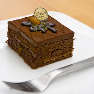 【TOP洋公館】洋公館私房生巧克力蛋糕(榛果巴芮)