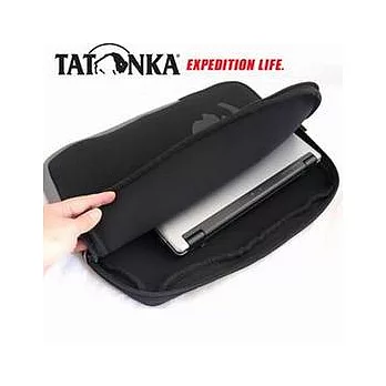 【德國TATONKA】防衝撞筆電袋_消光黑限量版 Laptop Cover《2179》040黑
