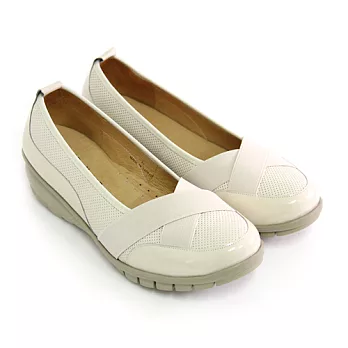 Green Phoenix全真皮小坡跟休閒娃娃鞋34米色