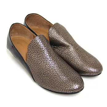 ◤Green Phoenix◥注目品味特殊爆裂壓花紋套入式全真皮低跟休閒鞋5.5古銅色