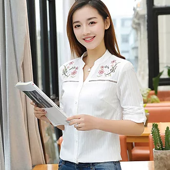 【A.Cheter】夏日棉麻感V領小花刺繡設計長袖襯衫101831M白