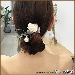 『坂井.亞希子』玫瑰花型珍珠鑲鑽丸子頭盤髮器 ─粉+白