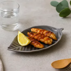 【日本cobono】Pianta職人窯燒 葉形餐盤14cm ‧ 灰