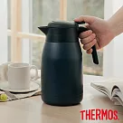【THERMOS 膳魔師】按壓式 不鏽鋼真空保溫壺1.5L (THS─1501─BBK)黛藍色
