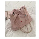 O─ni O─ni新款精選優質大容量彩色鍊條縮口水桶包/側肩包(bag─3905) 粉色