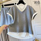 【初色】韓系休閒風假兩件拼接針織圓領寬鬆短袖上衣女上衣+抽繩休閒褲短褲套裝-灰色-18502(M-2XL可選) M 灰色