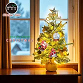 摩達客-60cm(2尺)高級PVC植雪麻布圓底座聖誕樹+童話彩繪木牌吊飾漾金系飾品組+50燈LED燈串暖白光-USB電池盒兩用充電/本島免運費/歐美外銷款