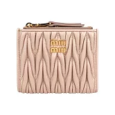 MIU MIU 金字納帕軟皮拉鍊零錢袋釦式二折短夾 (粉色)