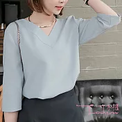 【Lockers 木櫃】V領簡約純色淑女襯衫(3色)藍色