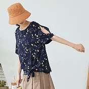 【慢。生活】印花露肩下襬綁結上衣 34413　FREE深藍