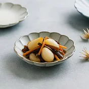 【日本Aito製作所】瀨戶燒｜經典花形 小皿9cm ‧ 象牙白