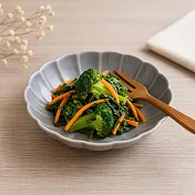 【日本Minoru】職人窯燒 花形 陶瓷淺盤16cm ‧ 淺灰